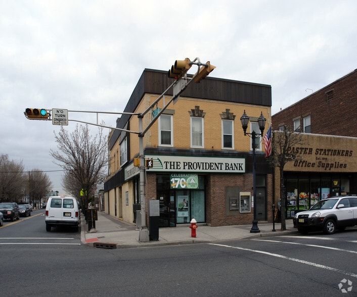 569 Broadway, Bayonne, NJ for lease - Primary Photo - Image 2 of 2