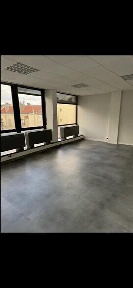 Bureau dans Saint-Cloud à vendre - Photo intérieure - Image 2 de 10