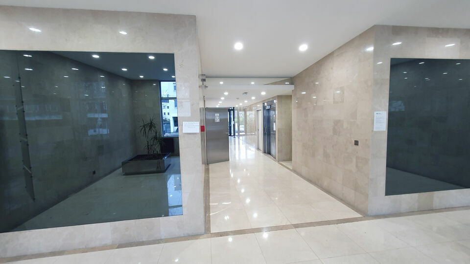 Allée Haussmann, Bordeaux for lease - Lobby - Image 3 of 3
