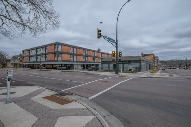 Plus de détails pour 500 S 2nd St, Mankato, MN - Multi-résidentiel à vendre