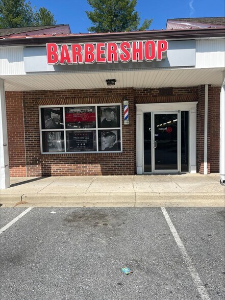 15700-15712 Mt Oak Rd, Bowie, MD à vendre - Photo du bâtiment - Image 3 de 6