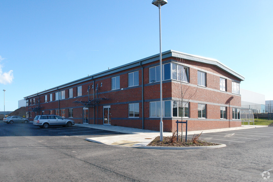 North Rd, Ellesmere Port for lease - Primary Photo - Image 1 of 4