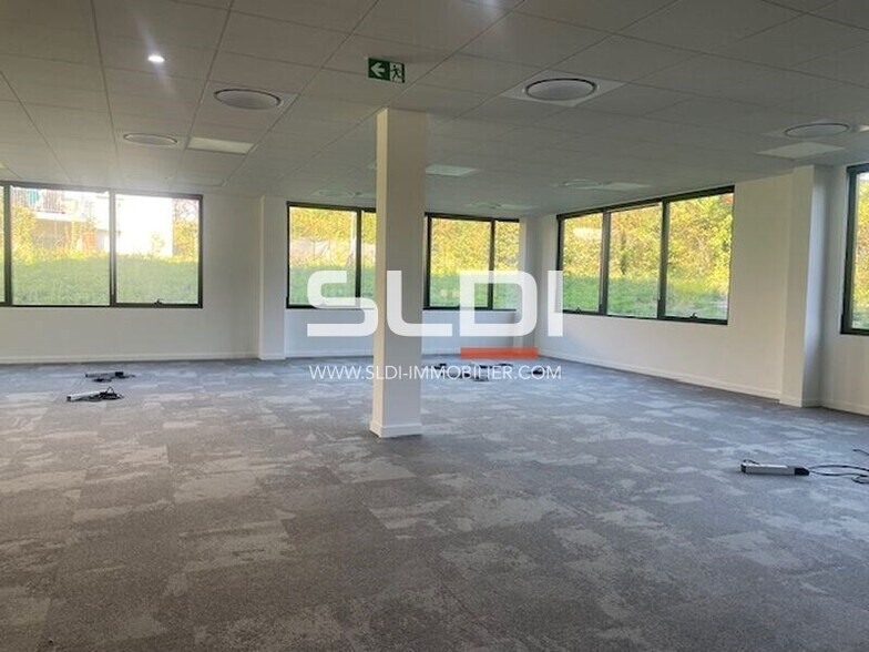 462 Chemin De Champivost, Limonest for lease - Building Photo - Image 3 of 9