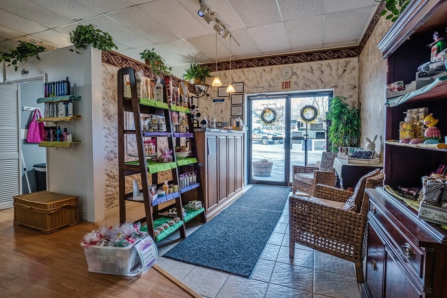 6 Bush Park Ln, Penn Yan, NY à vendre - Photo du bâtiment - Image 2 de 15