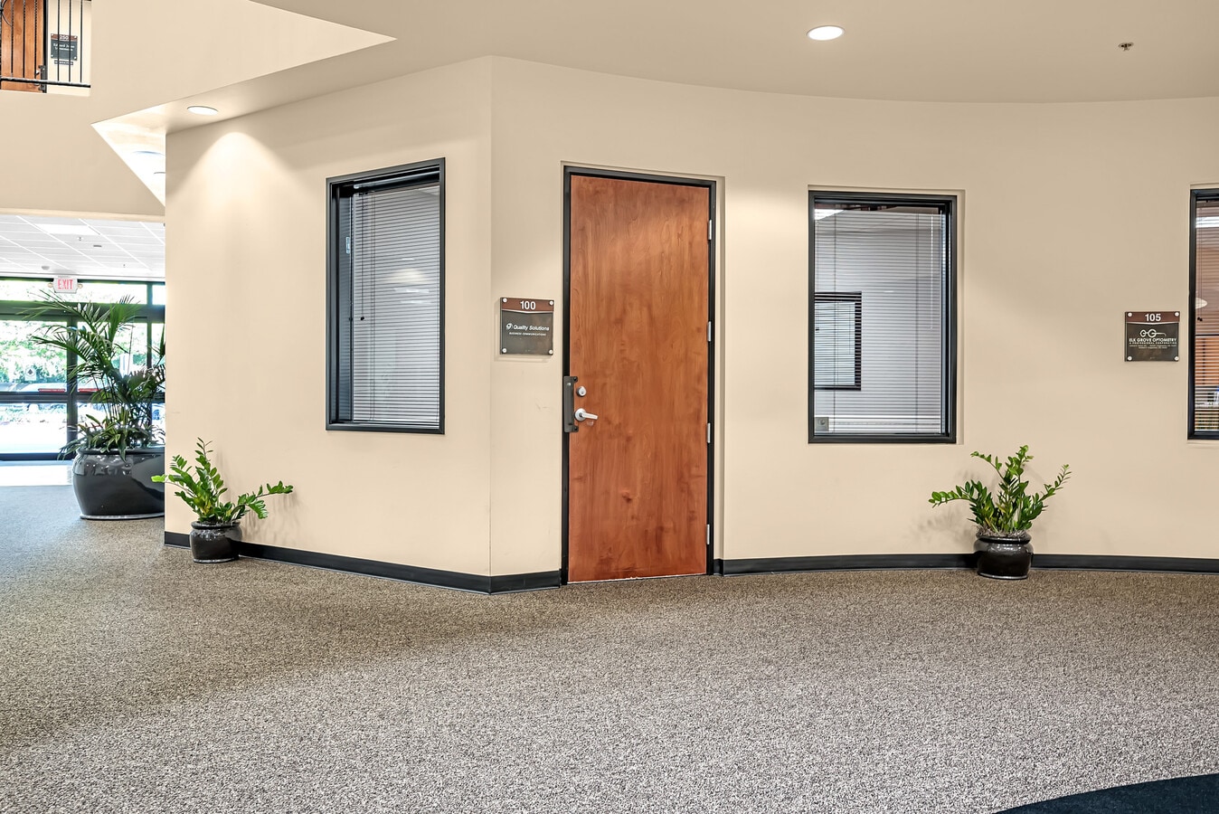 9401 E Stockton Blvd, Elk Grove, CA 95624 - Unité 100 -  - Hall d’entrée - Image 1 of 12