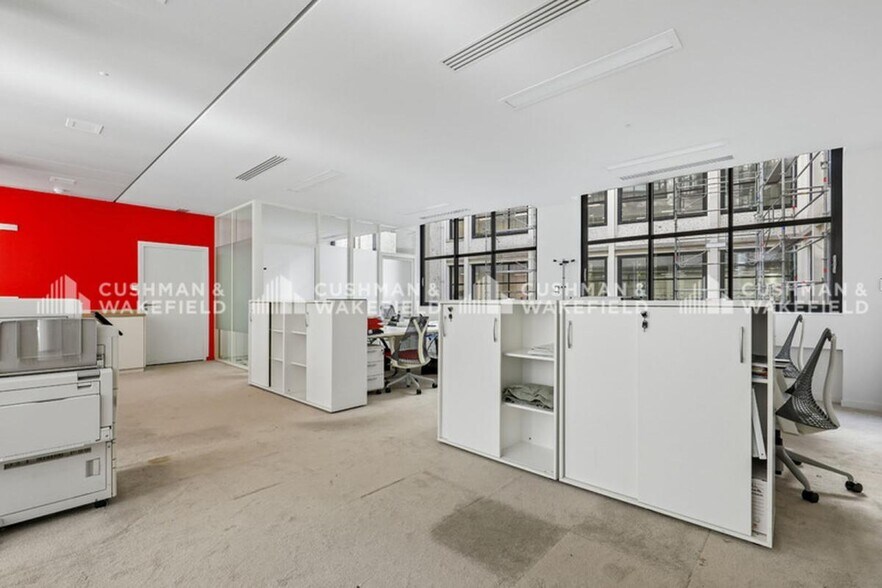 9 Avenue Percier, Paris for lease - Interior Photo - Image 2 of 16