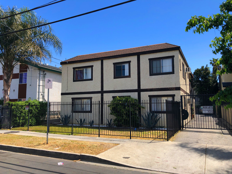 7224 Independence Ave, Canoga Park, CA à vendre - Photo du bâtiment - Image 1 de 1