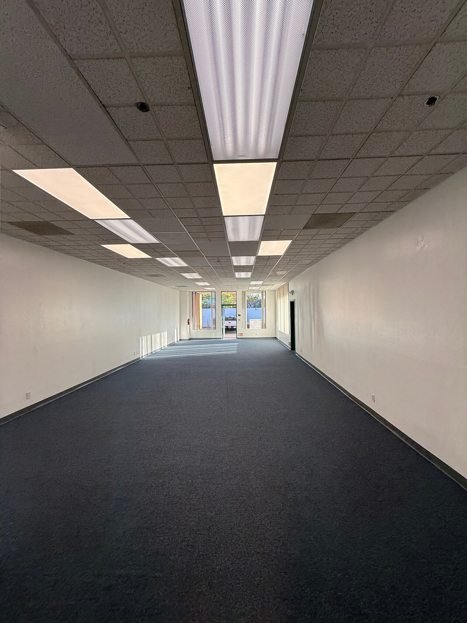 970 Broadway, Chula Vista, CA à louer Photo intérieure- Image 1 de 3