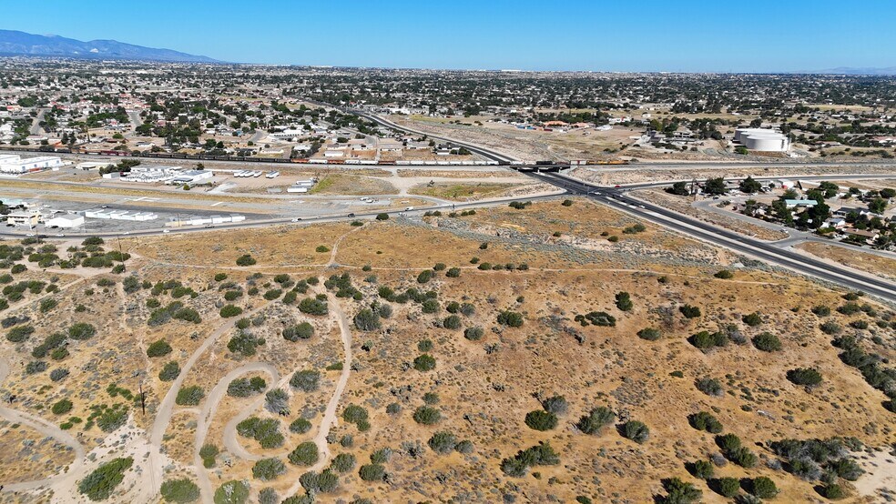 Ranchero Rd, Hesperia, CA à vendre - Photo du bâtiment - Image 3 de 8