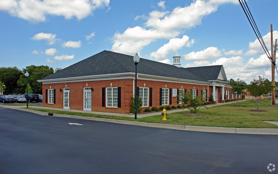 11010 S Tryon St, Charlotte, NC for sale - Primary Photo - Image 1 of 12