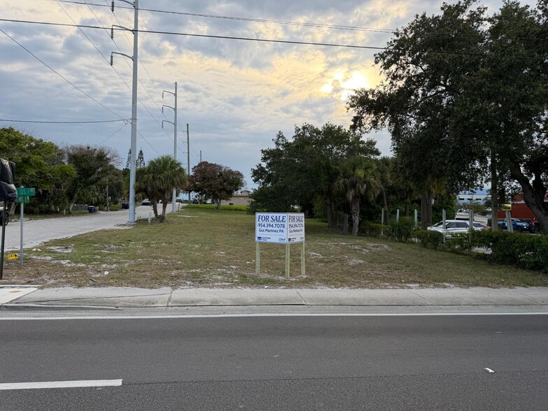 408 Avenue E, Fort Pierce, FL for sale - Building Photo - Image 2 of 8