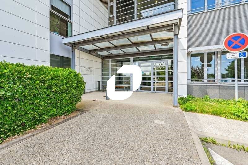 24 Bis Avenue De La Demi-Lune, Roissy-en-France à louer Photo du bâtiment- Image 1 de 17