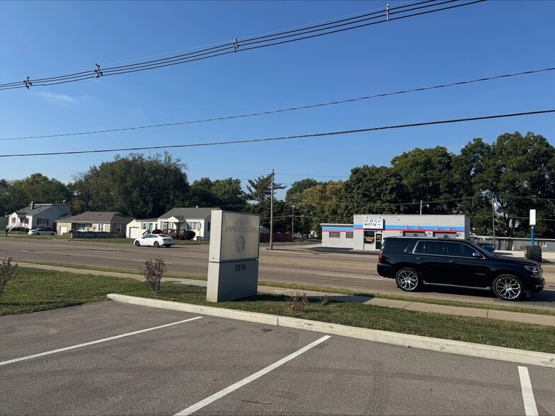 5510 N Belt W, Belleville, IL à louer - Photo du bâtiment - Image 2 de 9