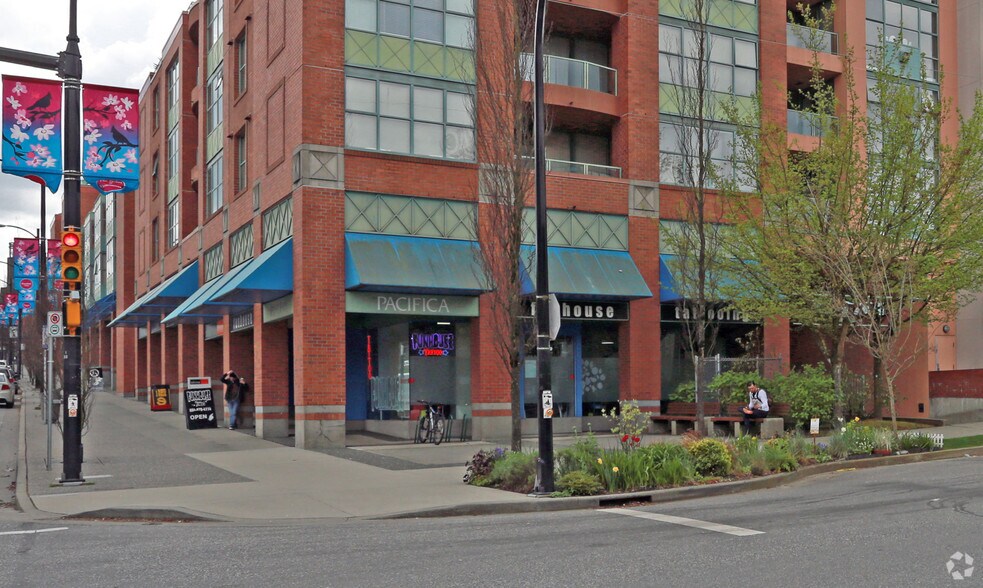 3001-3011 Cambie St, Vancouver, BC à vendre - Photo du bâtiment - Image 3 de 3