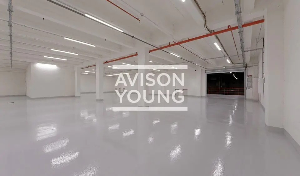 Flex in Paris for lease - Interior Photo - Image 2 of 4