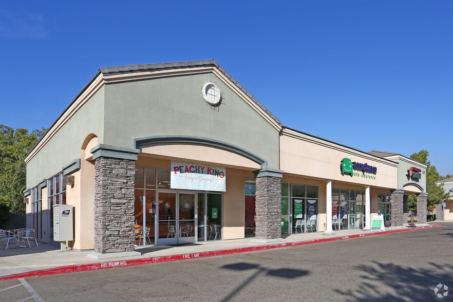 5247 E Kings Canyon Rd, Fresno, CA for sale - Primary Photo - Image 1 of 6