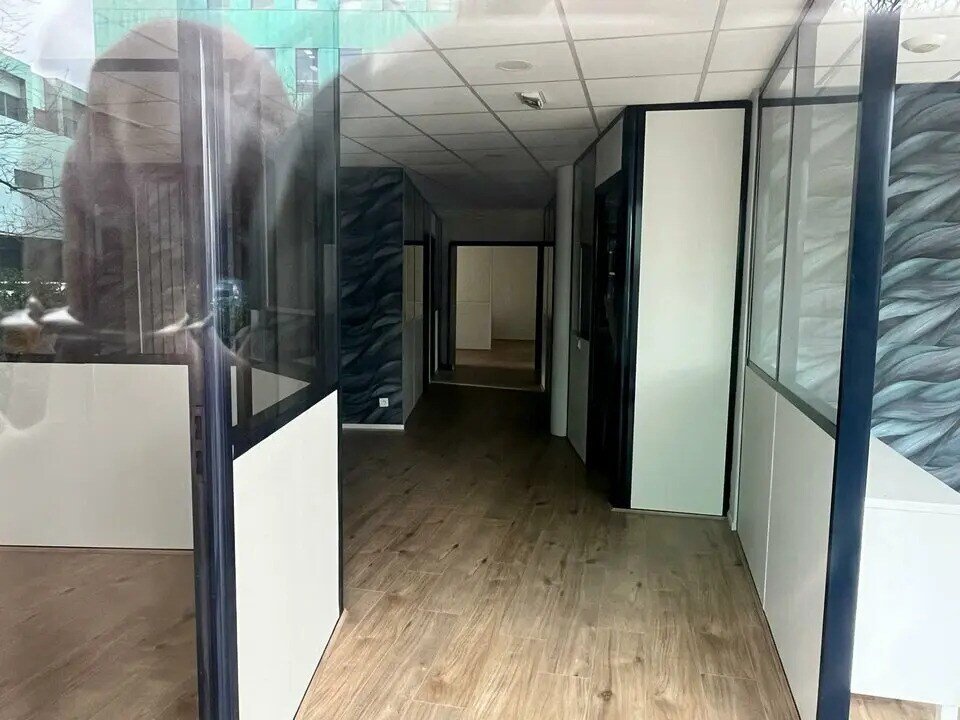 Commerce de détail dans Échirolles à louer Photo du bâtiment- Image 1 de 4