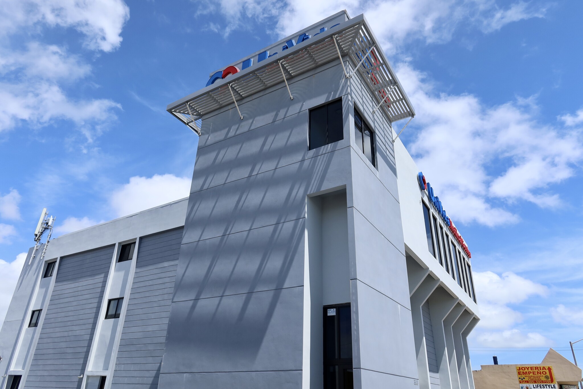 3383 NW 7th St, Miami, FL for lease Primary Photo- Image 1 of 7