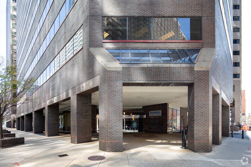 1880 John F Kennedy Blvd, Philadelphia, PA à louer - Photo du bâtiment - Image 2 de 27