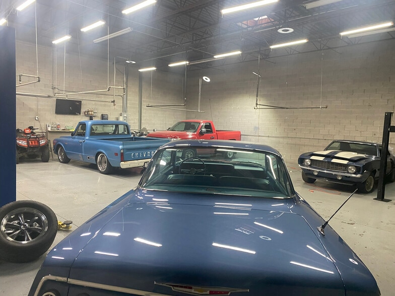 801-803 Albion Ave, Schaumburg, IL for sale - Building Photo - Image 3 of 9