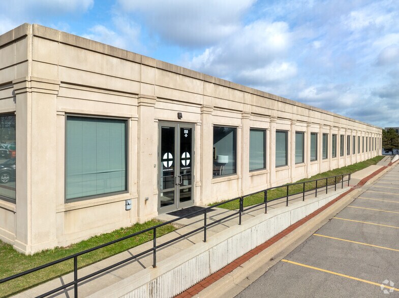 850-868 Technology Way, Libertyville, IL à louer - Photo du bâtiment - Image 3 de 11