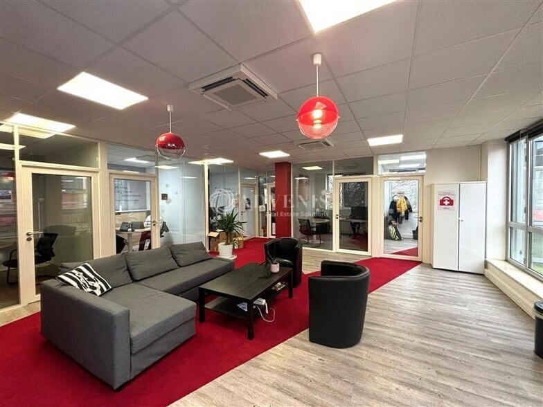Office in Neuilly-Plaisance for lease - Building Photo - Image 3 of 7