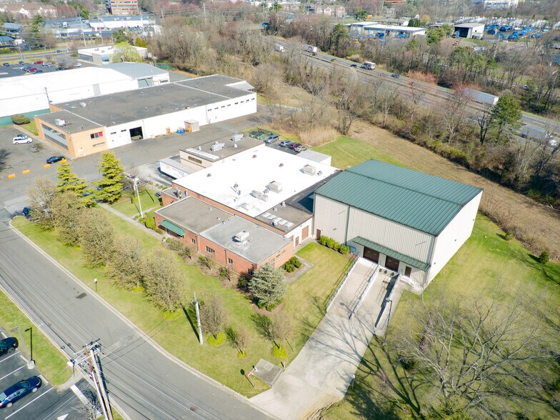 712 Fellowship Rd, Mount Laurel, NJ à louer - Photo du bâtiment - Image 3 de 9