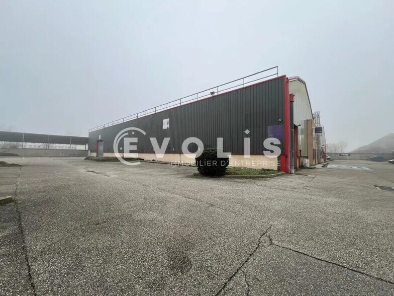 Bureau dans Vénissieux à louer - Photo du bâtiment - Image 2 de 9