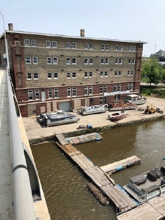 Plus de détails pour 220 N Water St, Rockford, IL - Industriel à vendre