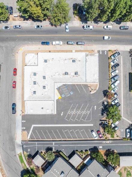 1111 E Warner Ave, Fresno, CA for lease - Aerial - Image 3 of 4