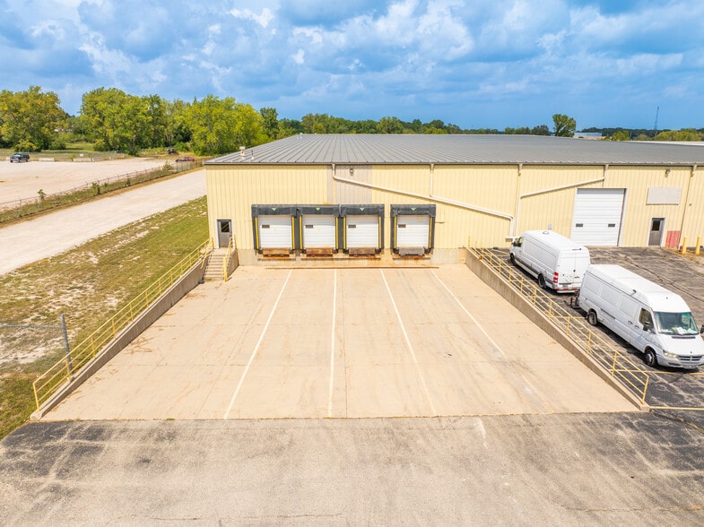 4200 39th Ave, Kenosha, WI for sale - Building Photo - Image 2 of 7