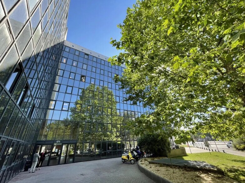 177 Avenue Georges Clemenceau, Nanterre à louer - Photo du bâtiment - Image 1 de 3