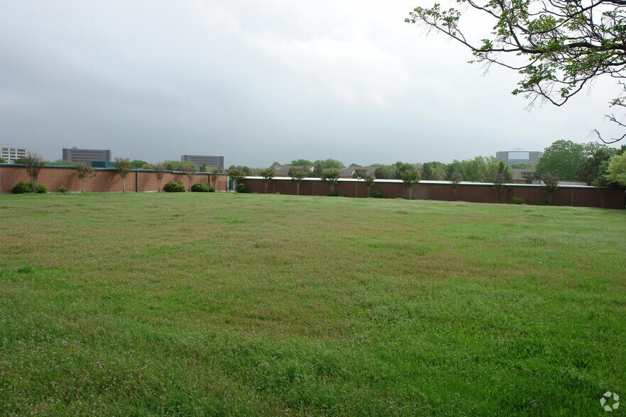 16316 Addison Rd, Addison, TX for sale - Primary Photo - Image 1 of 4