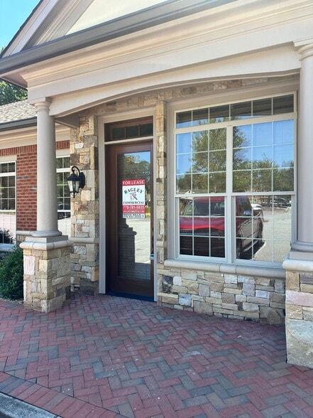 514 W Maple St, Cumming, GA for lease - Building Photo - Image 2 of 10