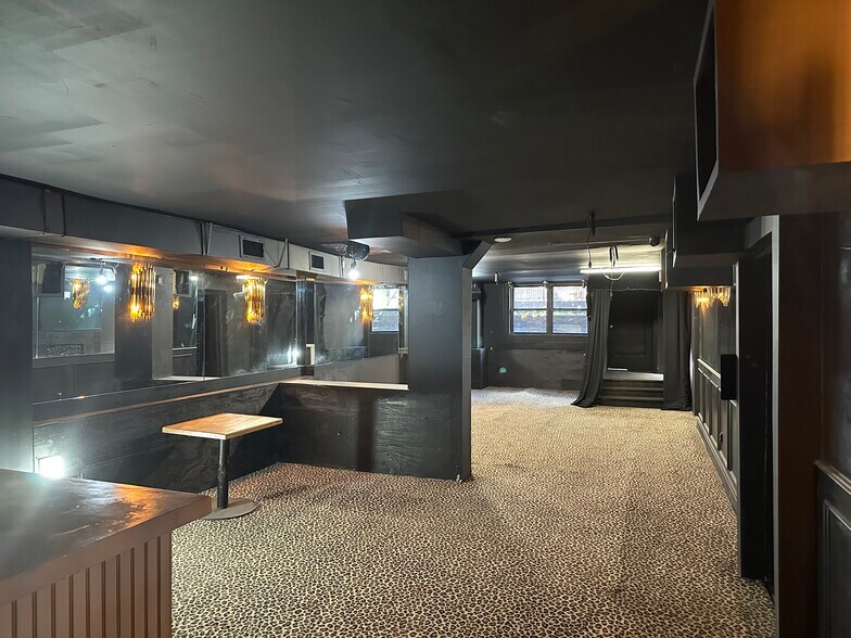 232 W 14th St, New York, NY à louer - Photo du bâtiment - Image 3 de 4