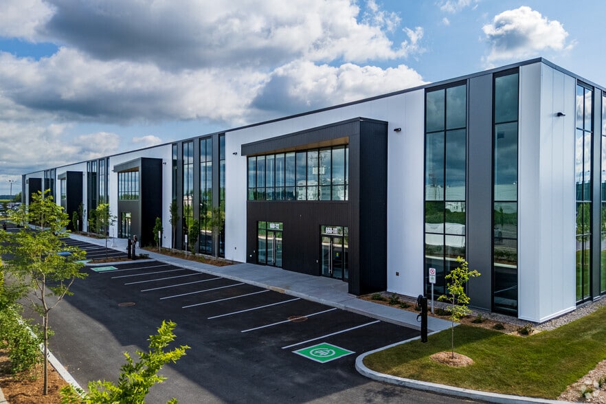 Rue Louis-Blériot, Mascouche, QC for lease - Building Photo - Image 1 of 4