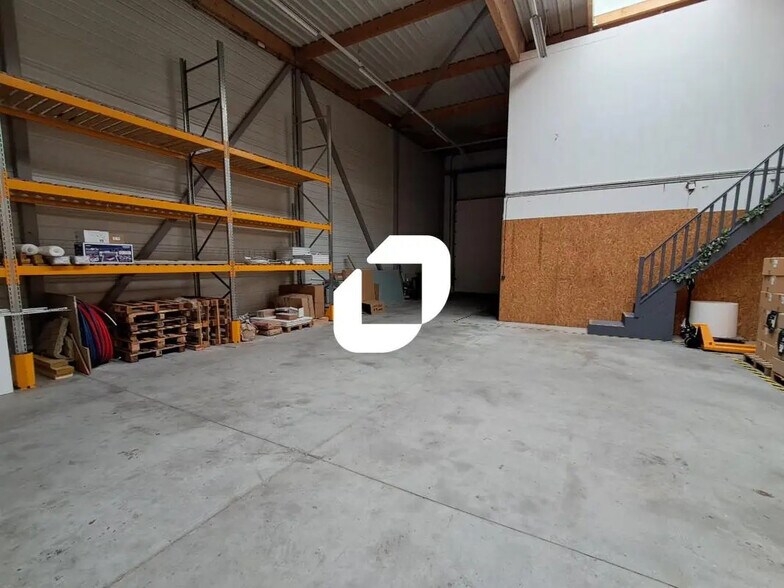 Office in Wambrechies for lease - Interior Photo - Image 3 of 8