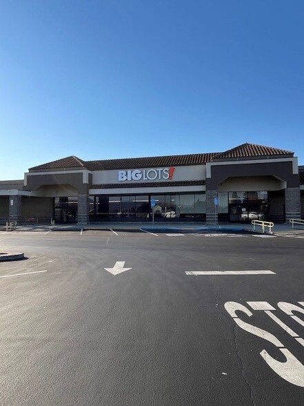 260-360 E 10th St, Gilroy, CA à louer - Photo du bâtiment - Image 3 de 3