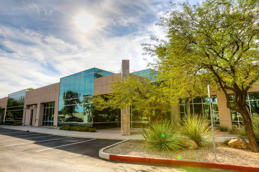 16605 N 28th Ave, Phoenix, AZ à louer - Photo du bâtiment - Image 3 de 4