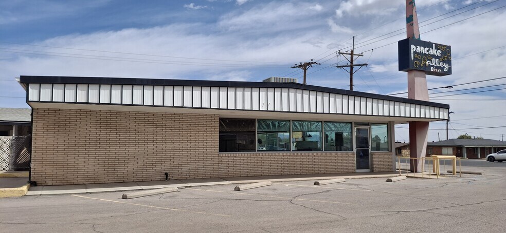 2146 W Picacho Ave, Las Cruces, NM à louer - Photo du bâtiment - Image 2 de 17