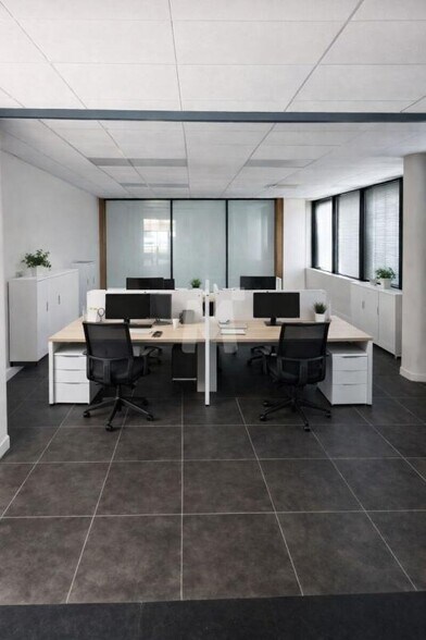 Bureau dans Évry-Courcouronnes à vendre - Photo du bâtiment - Image 3 de 8