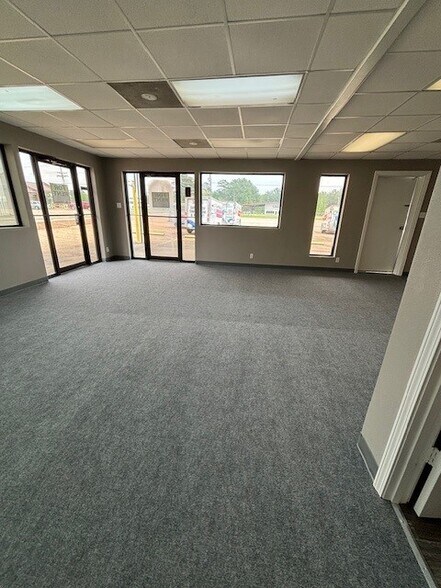 12558 Lake Charles Hwy, Leesville, LA à louer - Photo intérieure - Image 3 de 17