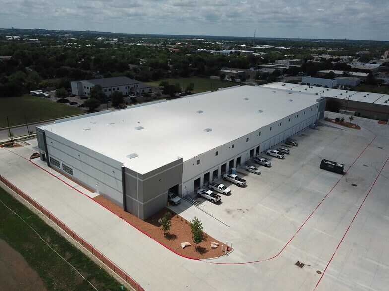 350 Texas Ave, Round Rock, TX à louer - Photo du bâtiment - Image 2 de 5