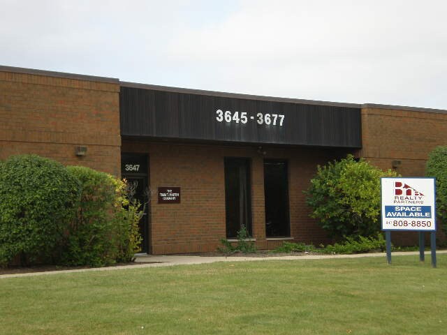3645-3677 Woodhead Dr, Northbrook, IL à louer - Photo du bâtiment - Image 2 de 2