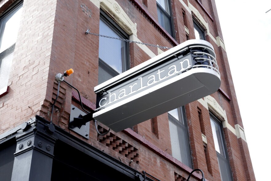 1329 W Chicago Ave, Chicago, IL à louer - Photo du bâtiment - Image 2 de 10