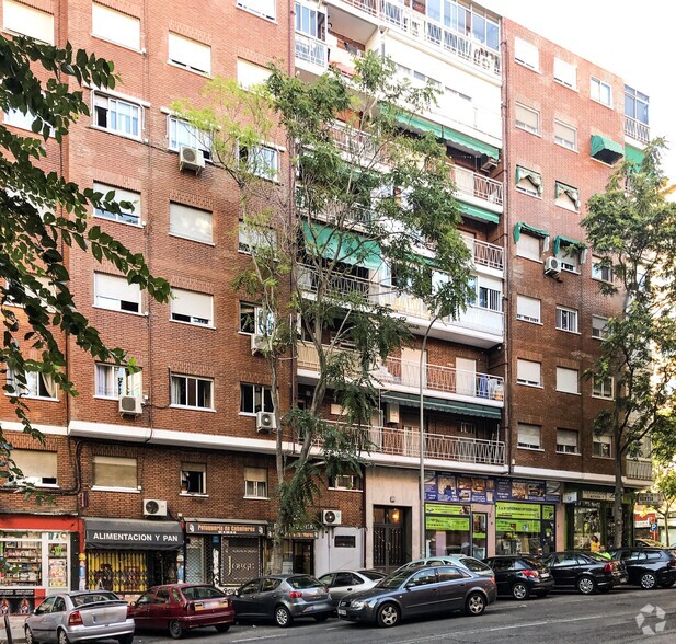 Multifamily in Madrid, MAD for sale - Building Photo - Image 2 of 2