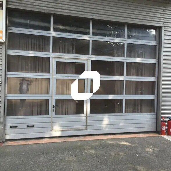 Flex in Saint-Denis for lease - Building Photo - Image 2 of 16