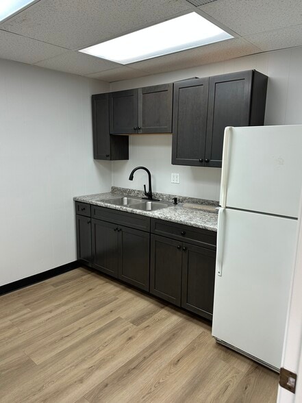 4911 Industrial Rd, Fort Wayne, IN for lease - Building Photo - Image 3 of 10