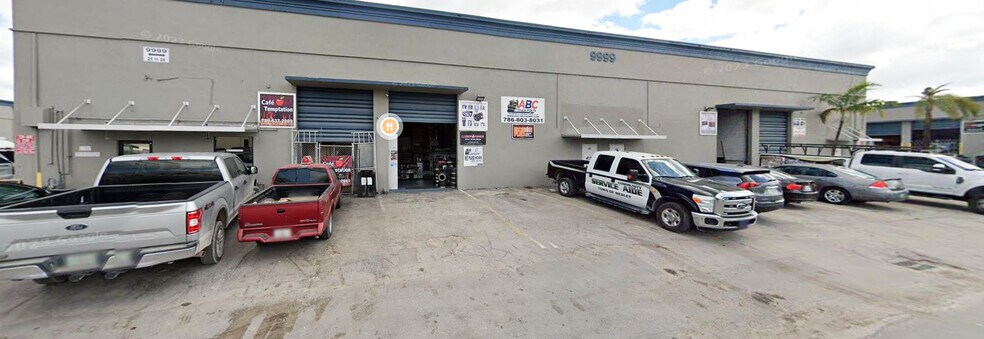 10049 NW 89th Ave, Medley, FL à louer - Photo du bâtiment - Image 3 de 4