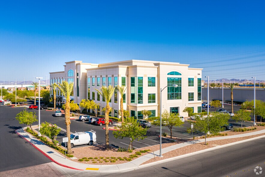 7220 S Cimarron Rd, Las Vegas, NV à louer - Photo du bâtiment - Image 2 de 31